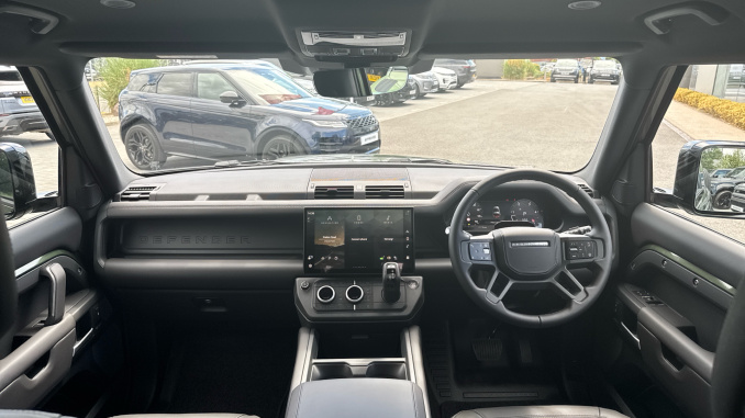Land Rover Defender 3.0 D250 X-Dynamic HSE 90 3dr Auto Diesel Estate - Image 9